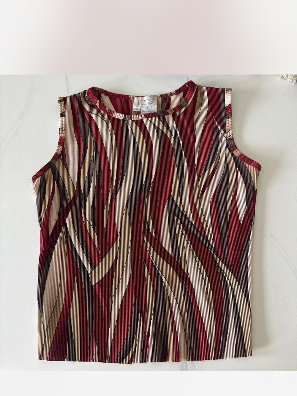 Vintage TESS Sleeveless Pleated Wave-Print Top — Red, Burgundy, Cream, Brown